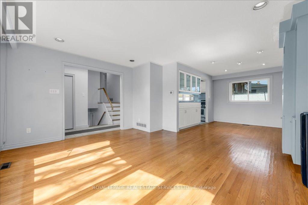 525 Seymour Drive, Oakville, Ontario  L6L 3K2 - Photo 11 - W12031508