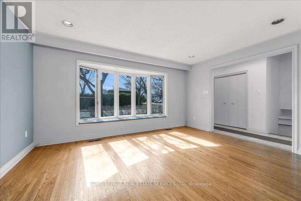 525 Seymour Drive, Oakville, Ontario  L6L 3K2 - Photo 13 - W12031508