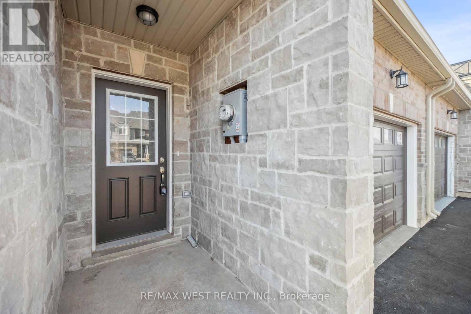 Property at 106 PINOT CRESCENT image 3