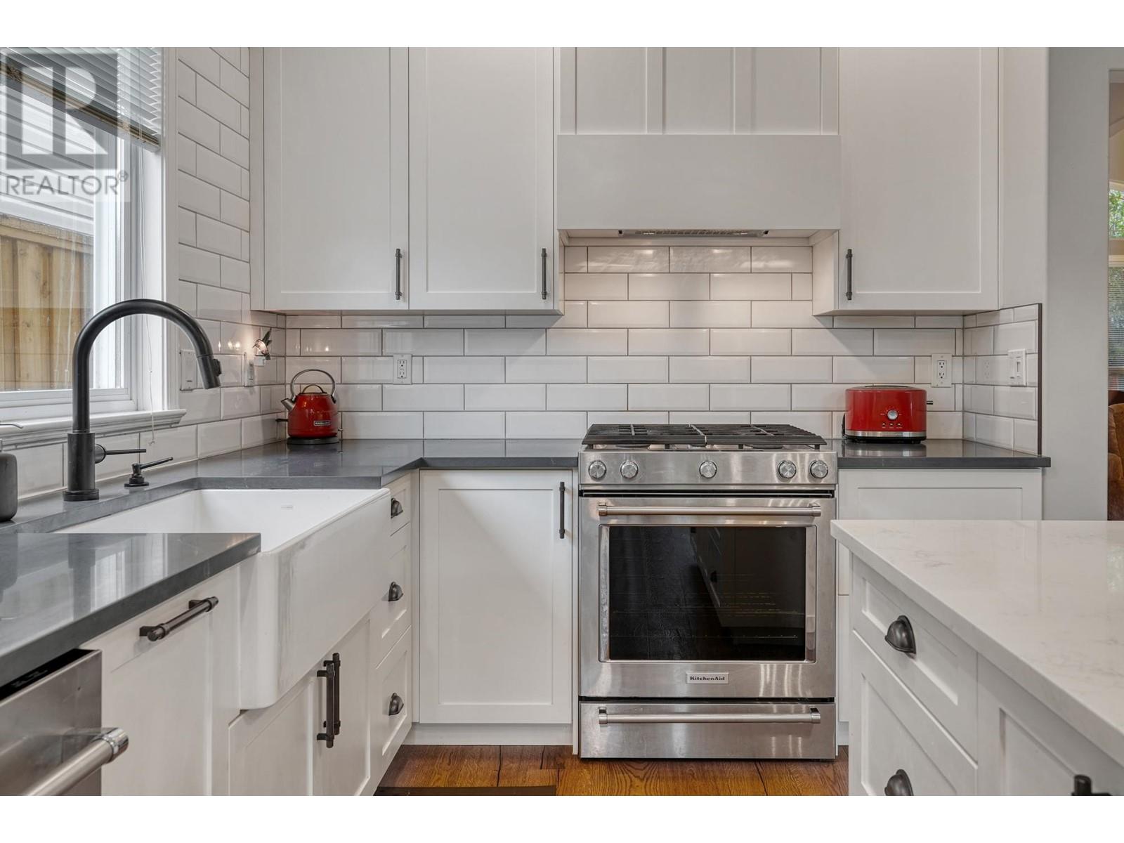 Listing Picture 4 of 40 : 3253 GEORGIA STREET, Richmond / 烈治文 - 魯藝地產 Yvonne Lu Group - MLS Medallion Club Member