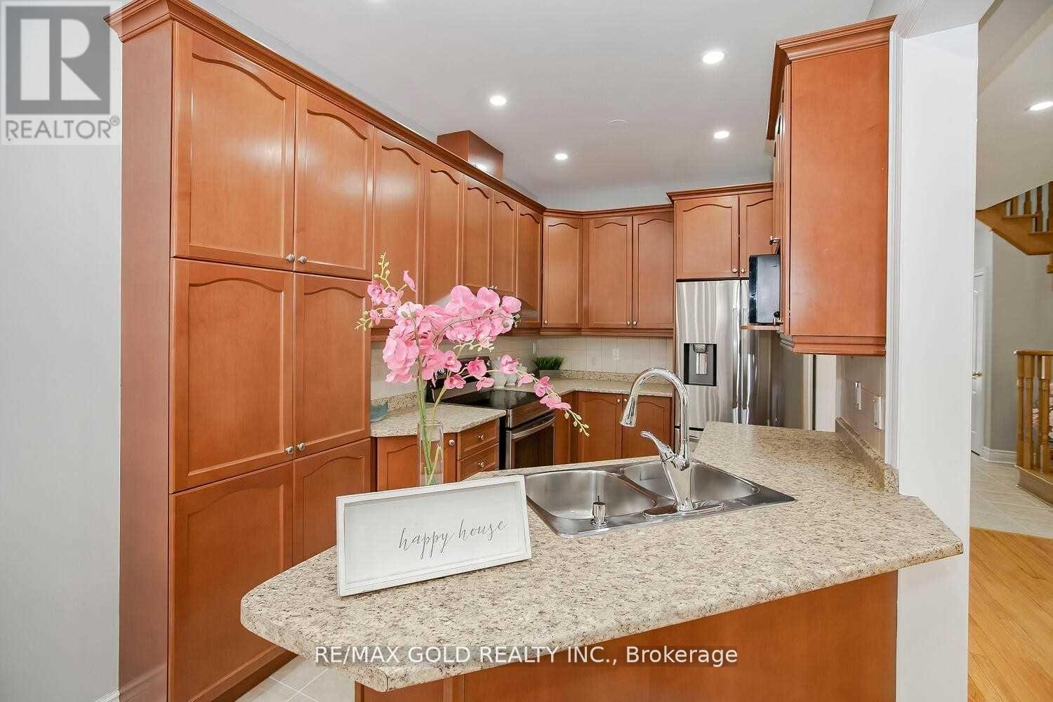 Property at 98 EVERINGHAM CIRCLE image 2