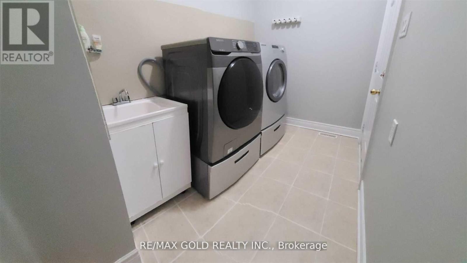 Property at 98 EVERINGHAM CIRCLE image 3