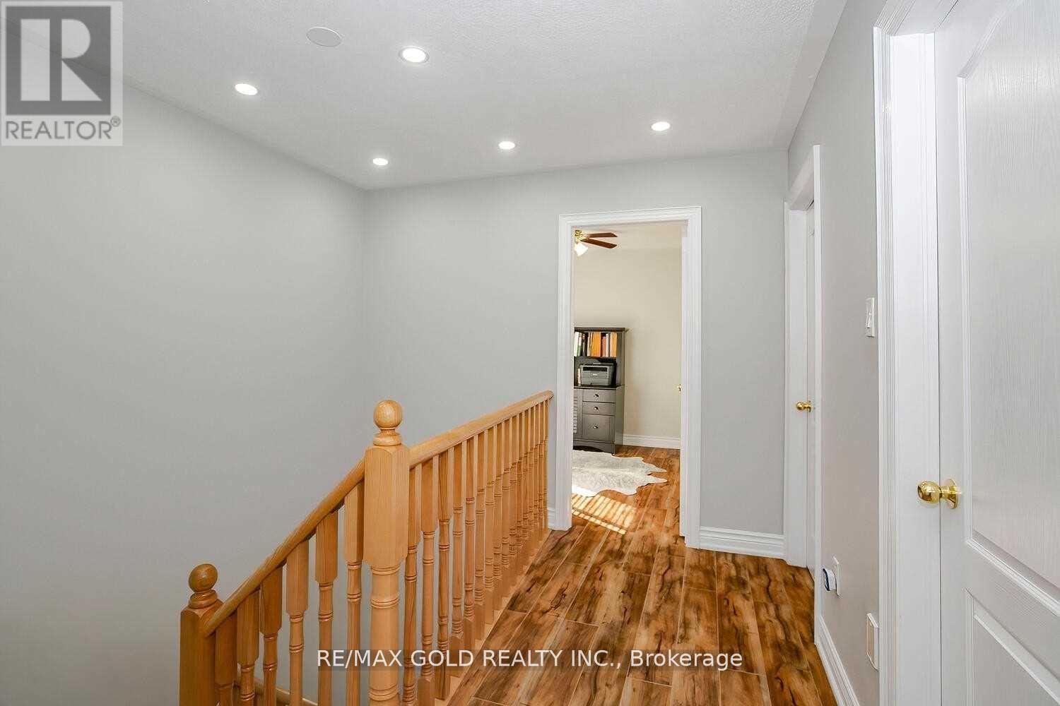 Property at 98 EVERINGHAM CIRCLE image 5