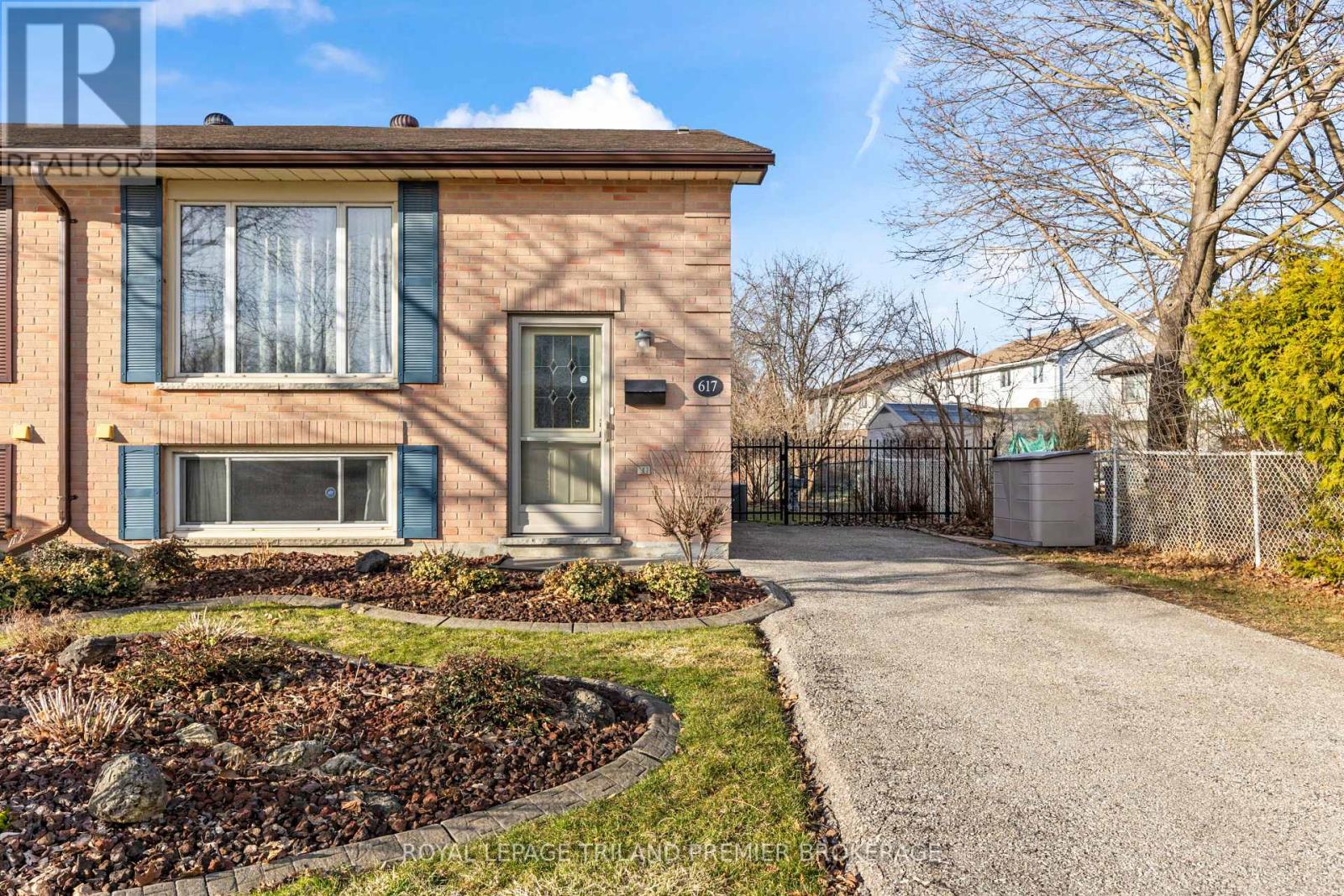 617 Deveron Crescent