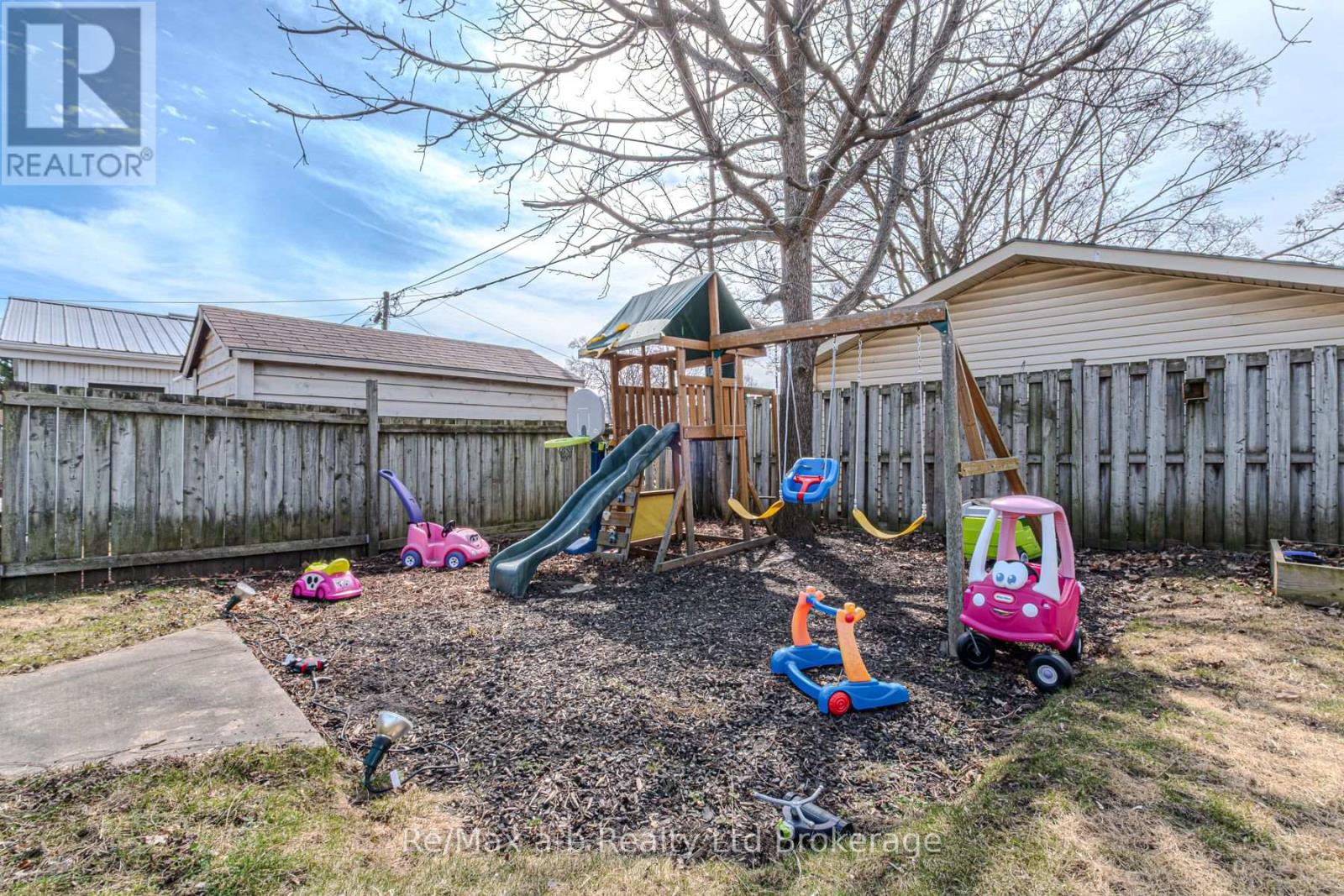 42 Lawrence Street, Brant (Brantford Twp), Ontario  N3R 1A7 - Photo 10 - X12031607