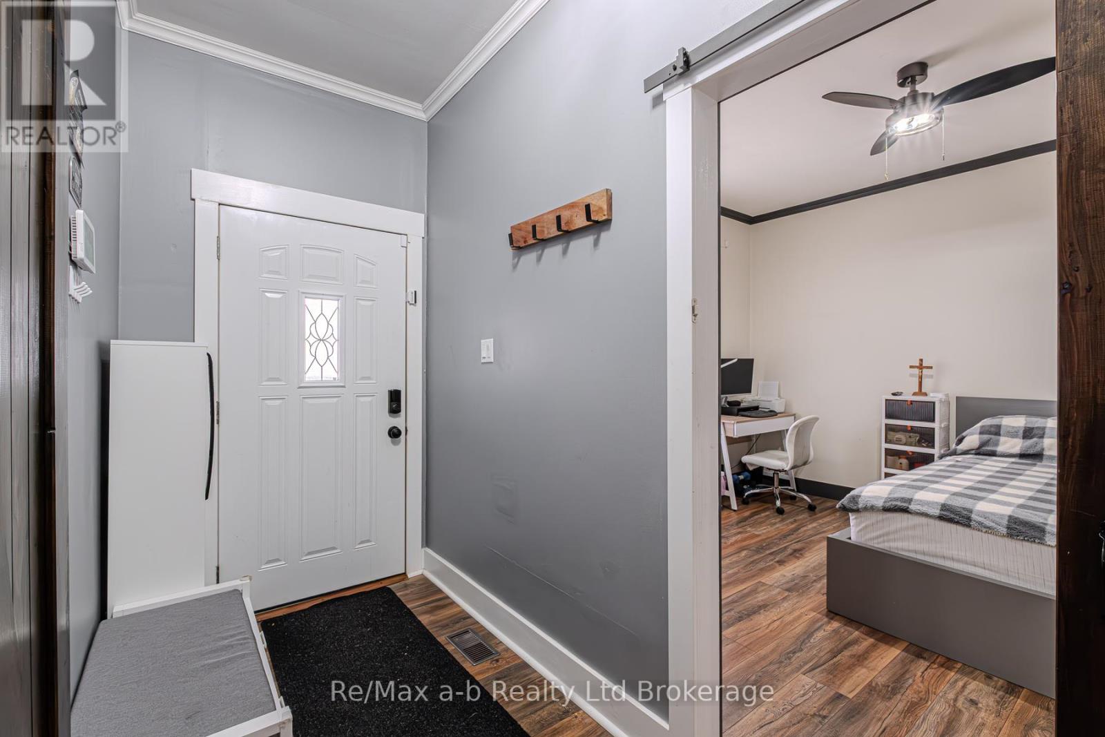 42 Lawrence Street, Brant (Brantford Twp), Ontario  N3R 1A7 - Photo 12 - X12031607
