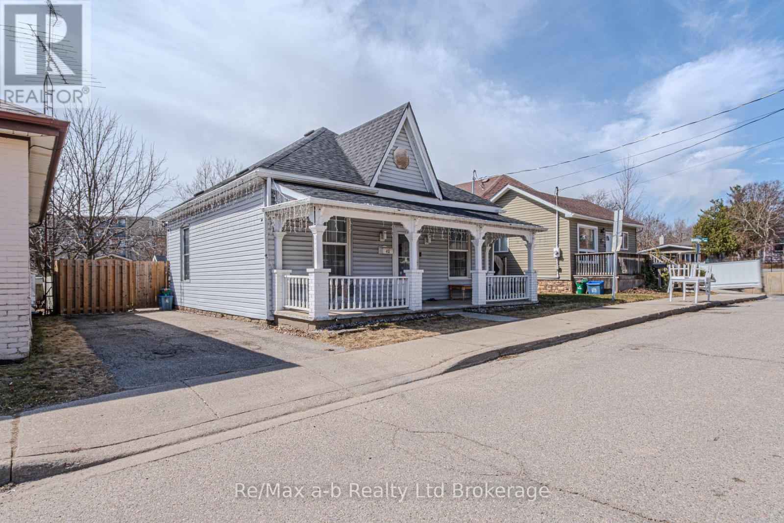 Property at 42 LAWRENCE STREET image 2