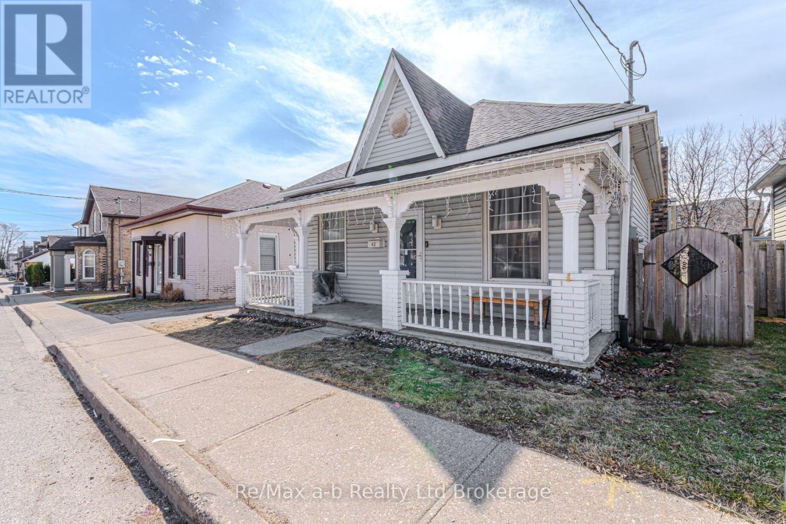 Property at 42 LAWRENCE STREET image 3