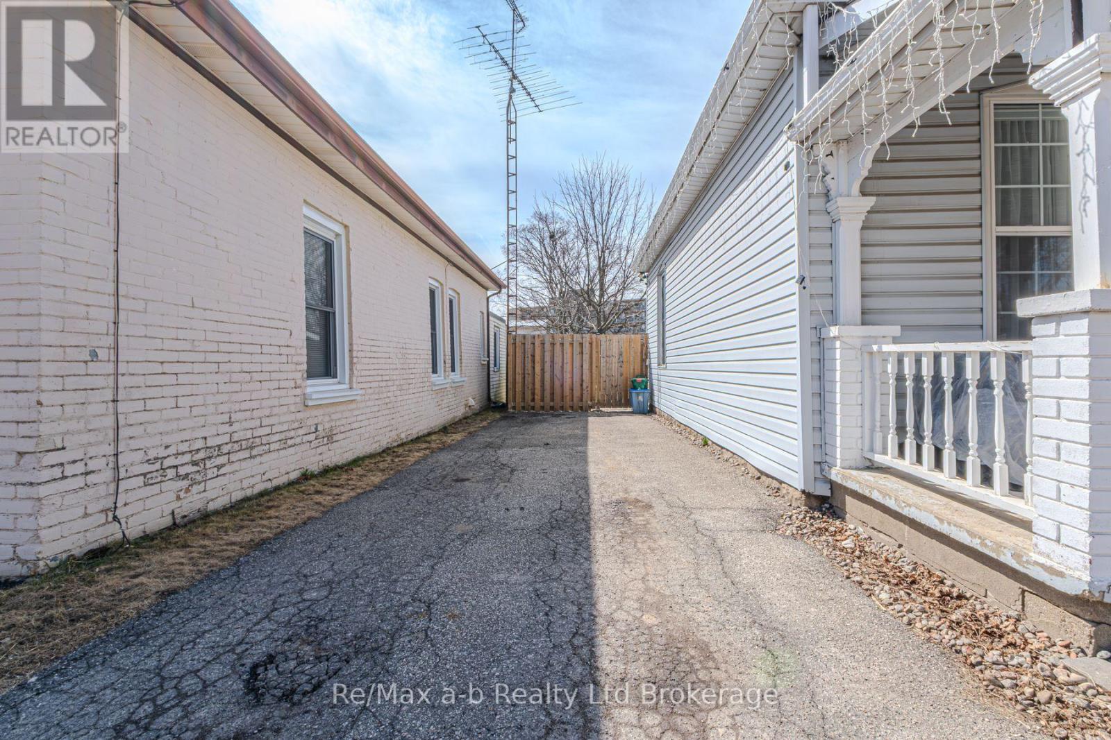 Property at 42 LAWRENCE STREET image 4