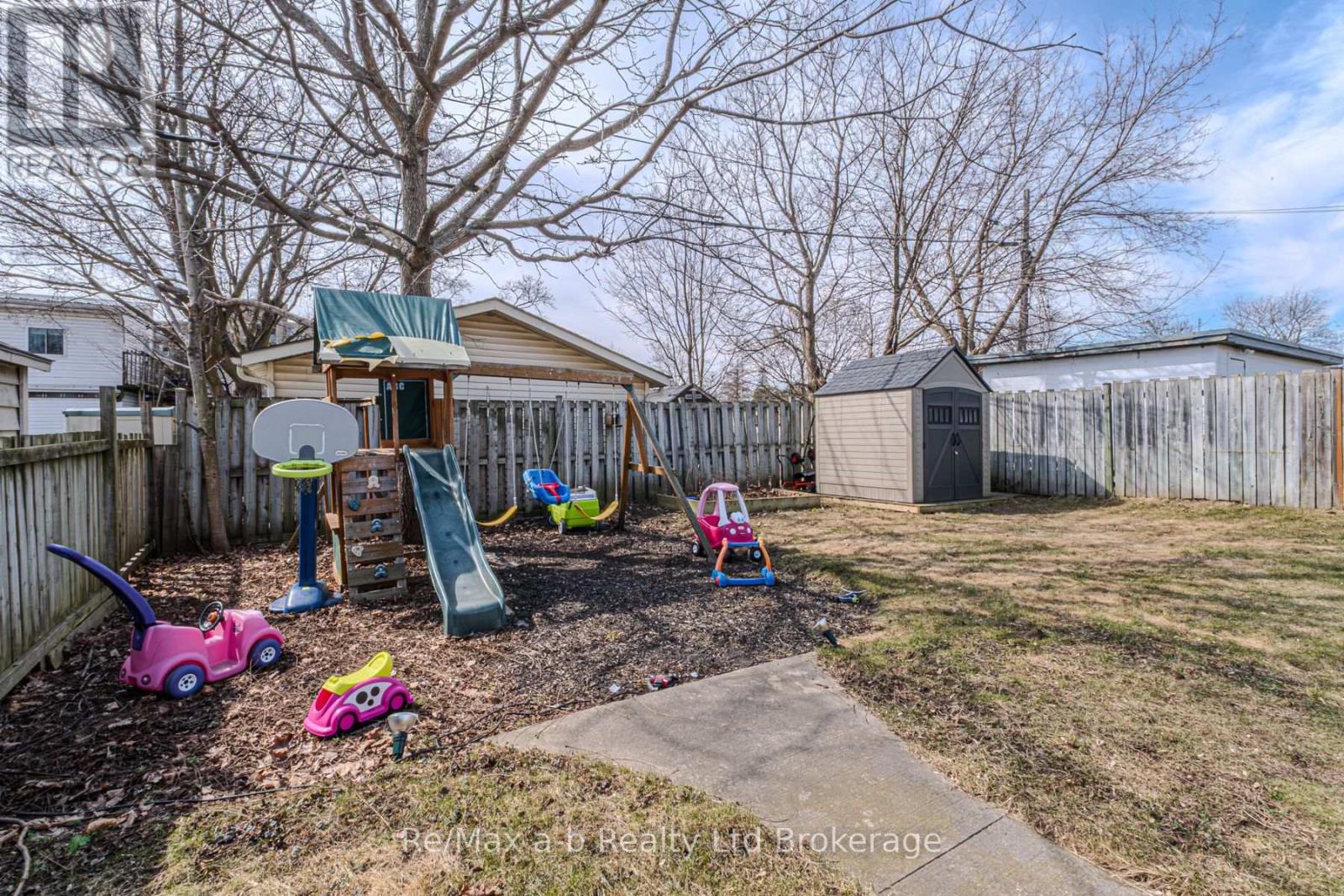 42 Lawrence Street, Brant (Brantford Twp), Ontario  N3R 1A7 - Photo 9 - X12031607