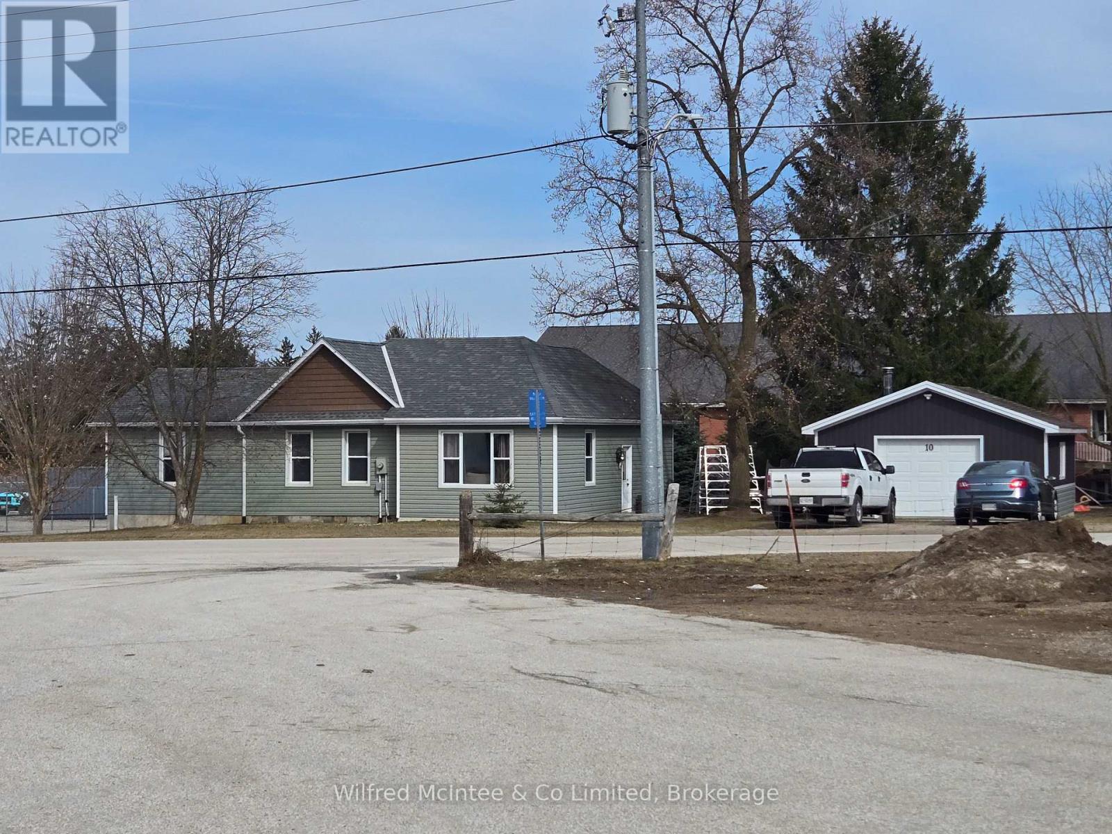 10 Wallace Street, Brockton, Ontario  N0G 2V0 - Photo 2 - X12031713