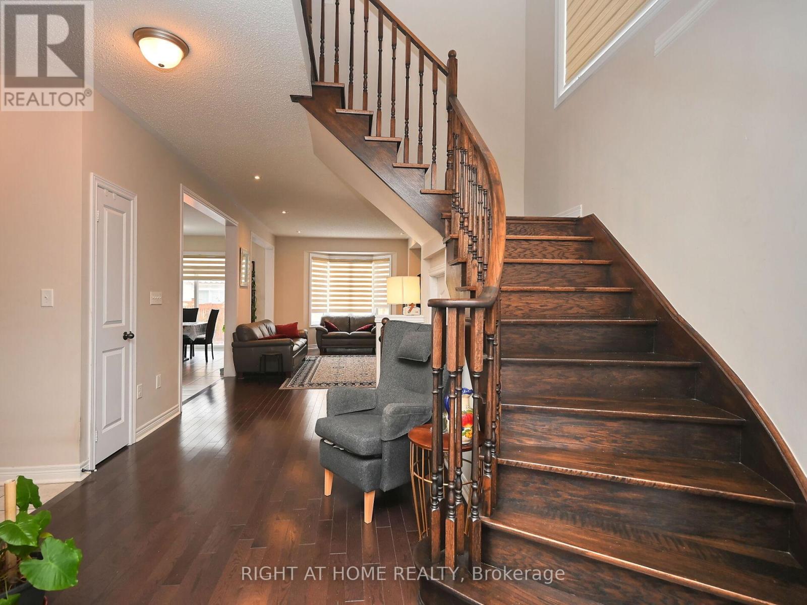 Property at 41 MERRYBROOK TRAIL N image 5