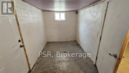 Lower - 192 Gloucester Grove, Toronto, Ontario  M6E 2E9 - Photo 7 - C12031622