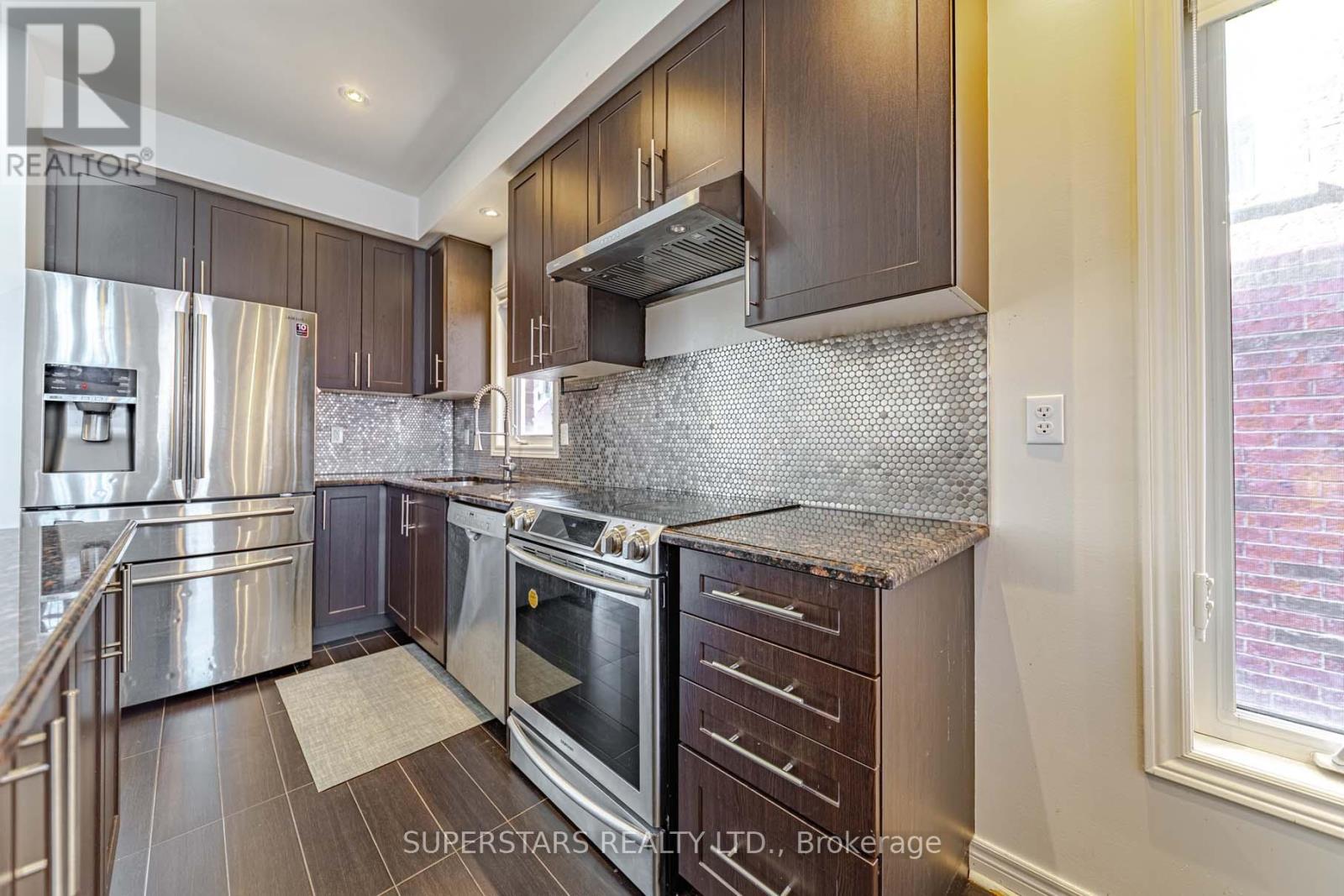 32 Windyton Avenue, Markham, Ontario  L6B 0X3 - Photo 8 - N12031736