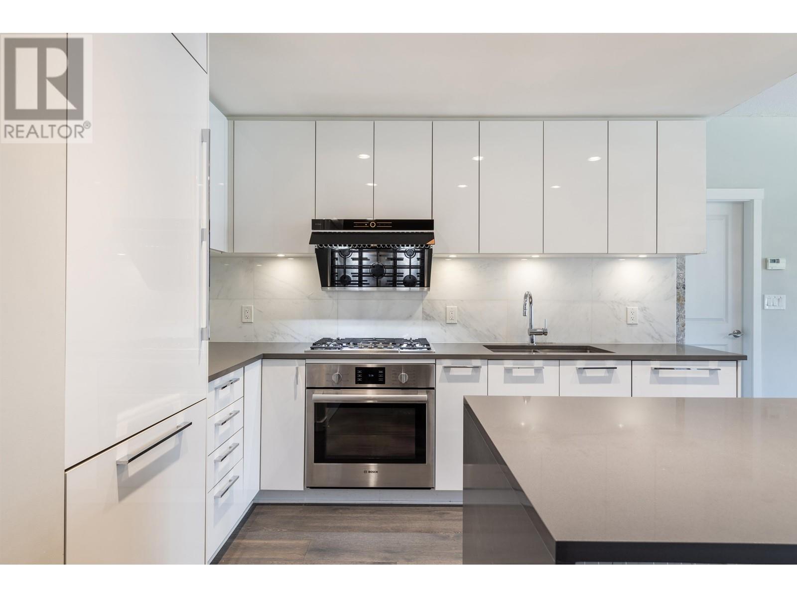 Listing Picture 4 of 24 : 504 3487 BINNING ROAD, Vancouver / 溫哥華 - 魯藝地產 Yvonne Lu Group - MLS Medallion Club Member
