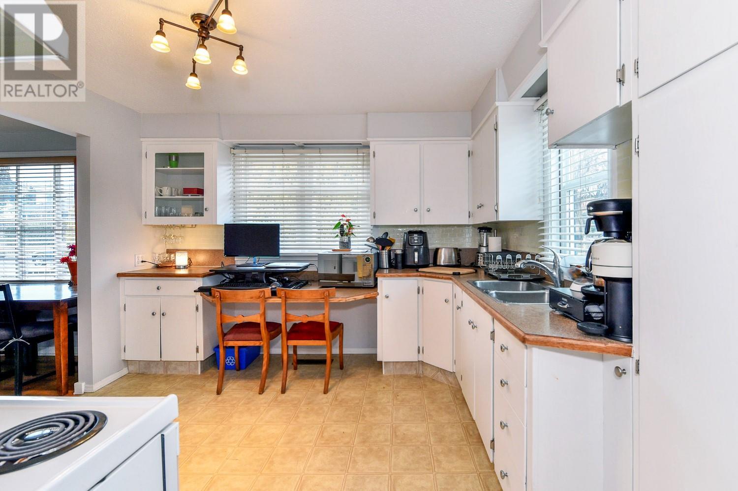 Property at 795 Elliot Avenue image 3