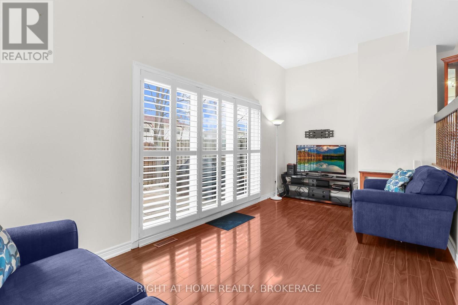 Property at 100 - 400 BLOOR STREET image 4