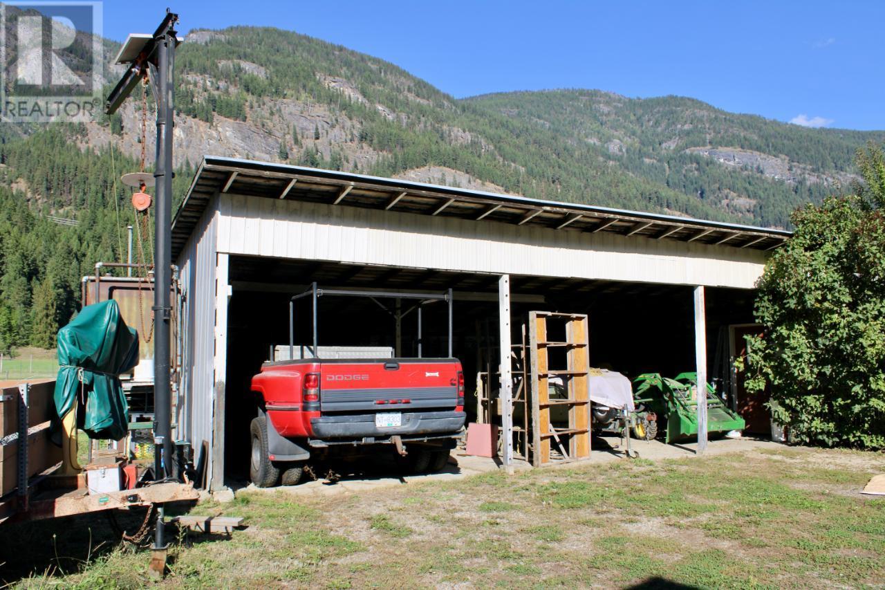3152 6 Highway, Slocan Park, British Columbia  V0G 2E0 - Photo 6 - 10339611