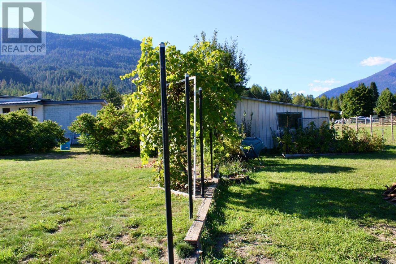 3152 6 Highway, Slocan Park, British Columbia  V0G 2E0 - Photo 38 - 10339611
