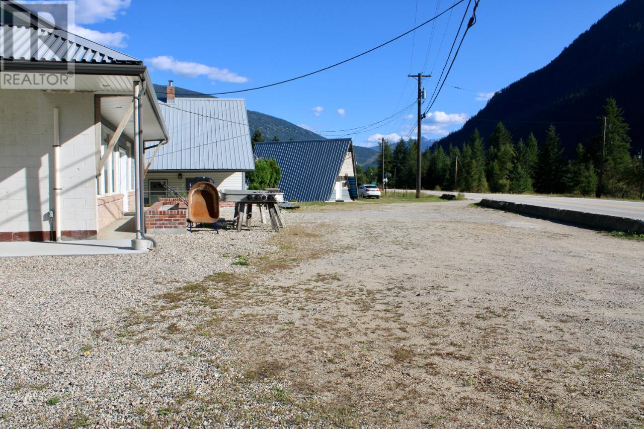 3152 6 Highway, Slocan Park, British Columbia  V0G 2E0 - Photo 47 - 10339611