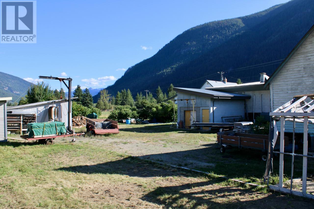 3152 6 Highway, Slocan Park, British Columbia  V0G 2E0 - Photo 40 - 10339611