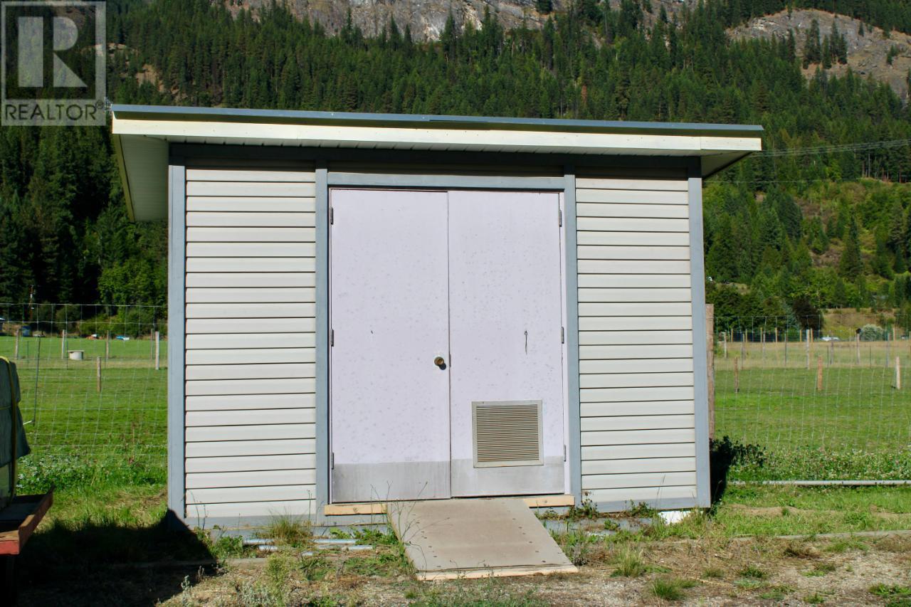 3152 6 Highway, Slocan Park, British Columbia  V0G 2E0 - Photo 7 - 10339611