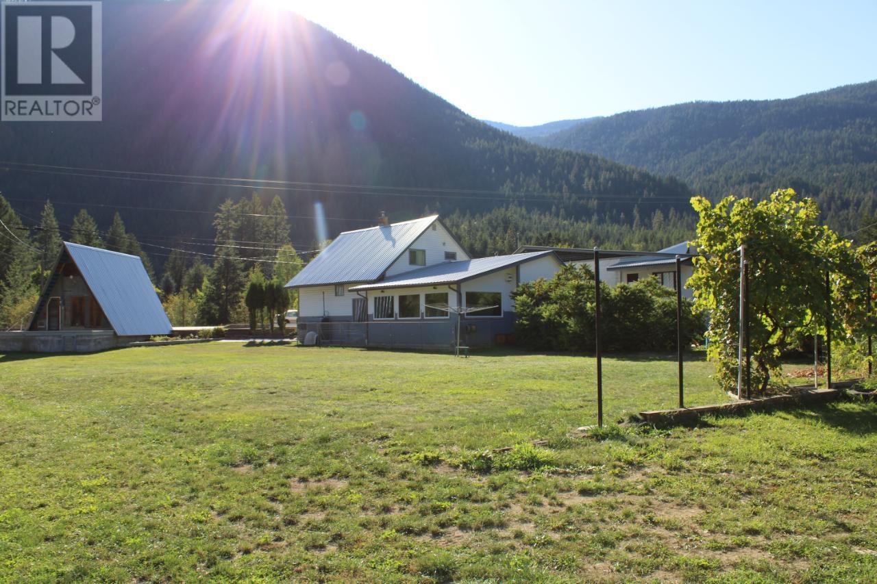3152 6 Highway, Slocan Park, British Columbia  V0G 2E0 - Photo 33 - 10339611