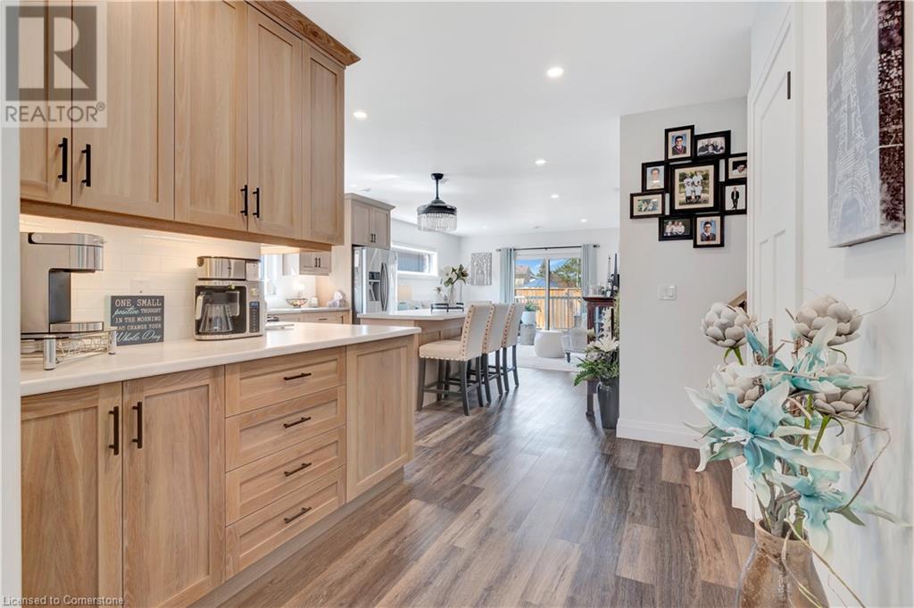 Property at 695 YONGE Street image 5