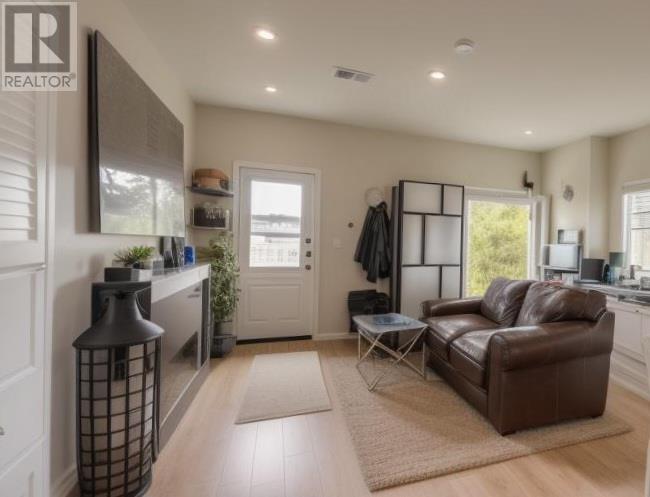 Listing Picture 17 of 20 : 901 E BROADWAY STREET, Vancouver / 溫哥華 - 魯藝地產 Yvonne Lu Group - MLS Medallion Club Member