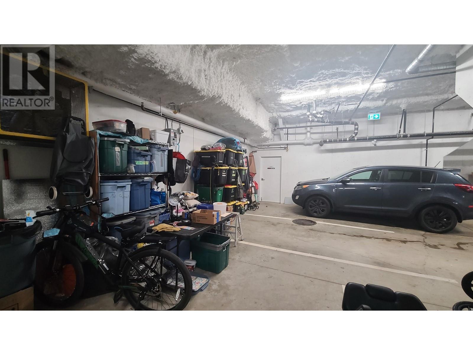 Listing Picture 15 of 20 : 901 E BROADWAY STREET, Vancouver / 溫哥華 - 魯藝地產 Yvonne Lu Group - MLS Medallion Club Member