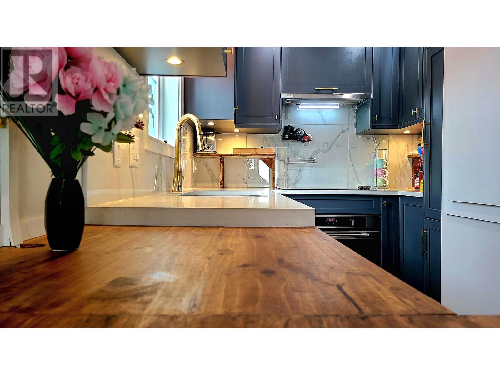 Listing Picture 3 of 20 : 901 E BROADWAY STREET, Vancouver / 溫哥華 - 魯藝地產 Yvonne Lu Group - MLS Medallion Club Member