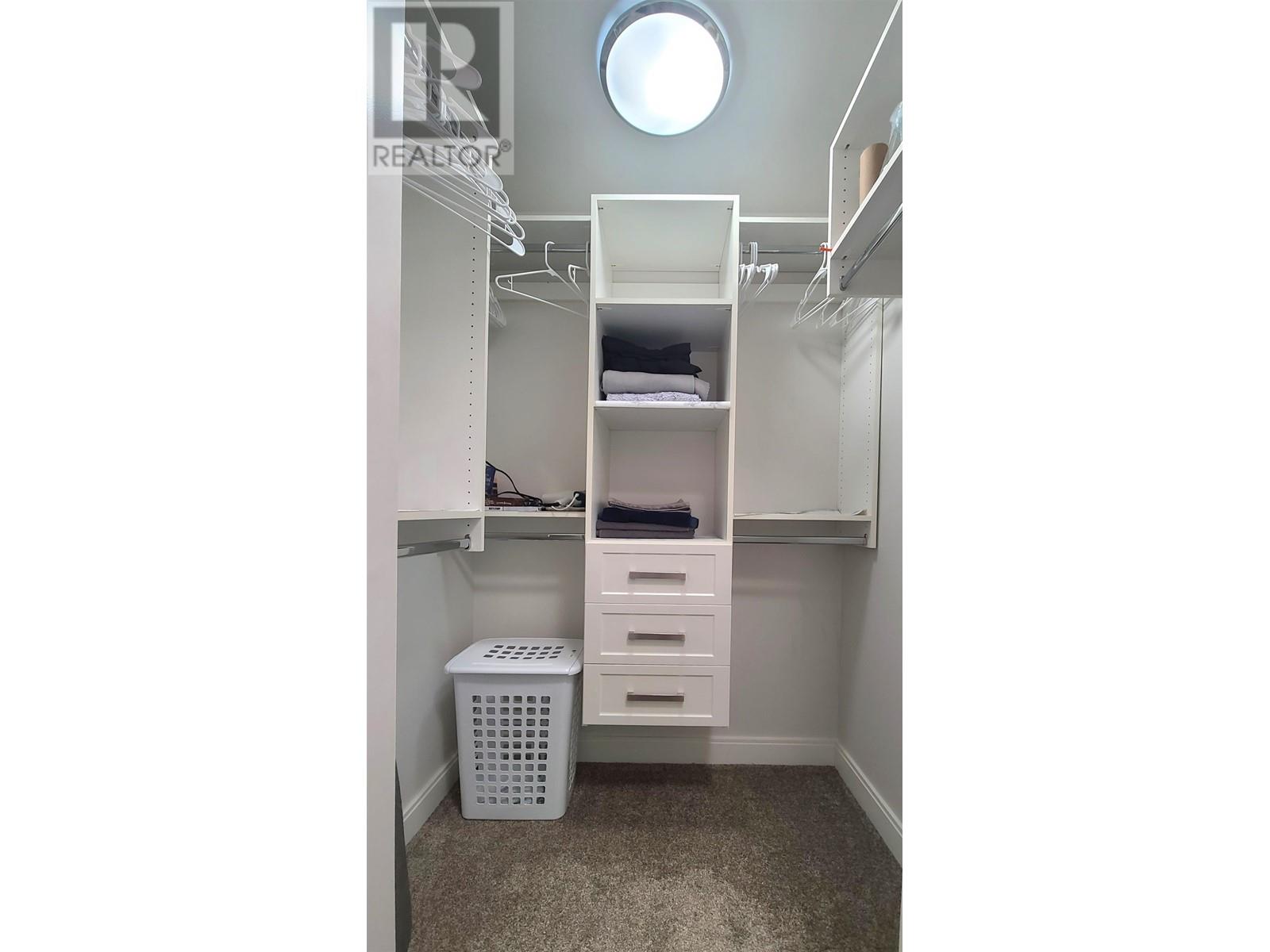 Listing Picture 10 of 20 : 901 E BROADWAY STREET, Vancouver / 溫哥華 - 魯藝地產 Yvonne Lu Group - MLS Medallion Club Member