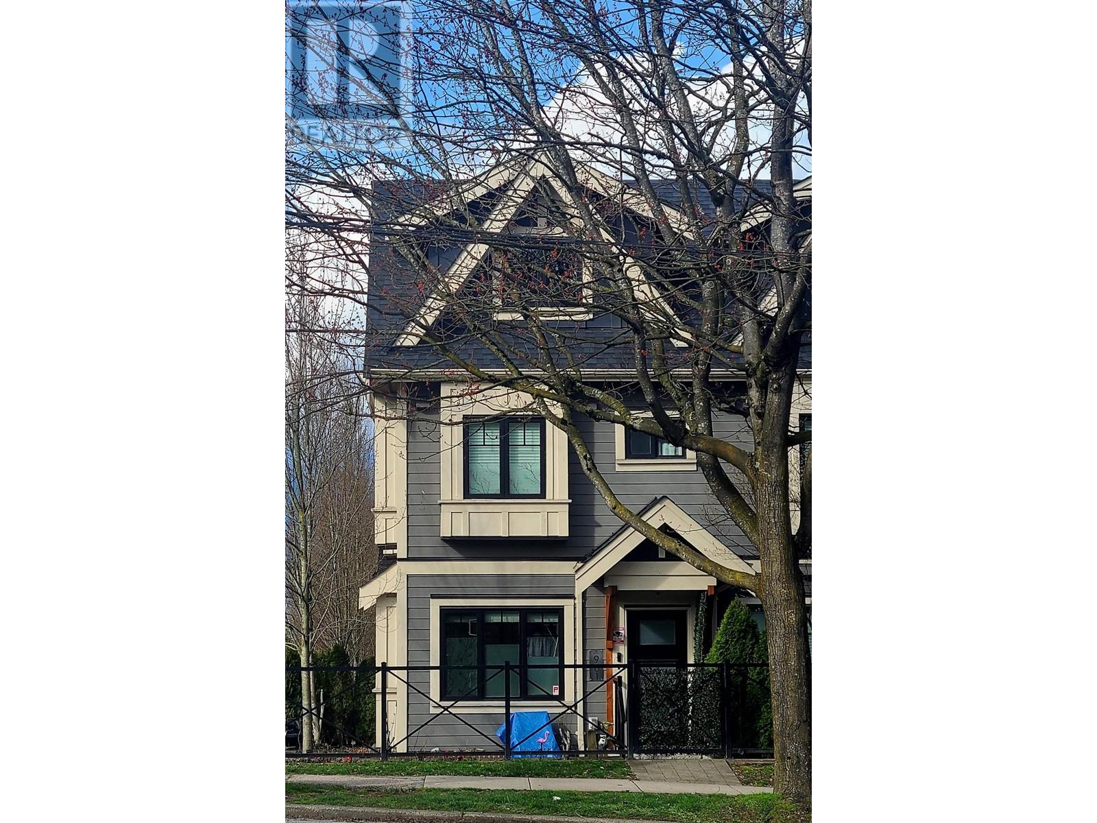 901 E BROADWAY STREET, Vancouver, British Columbia