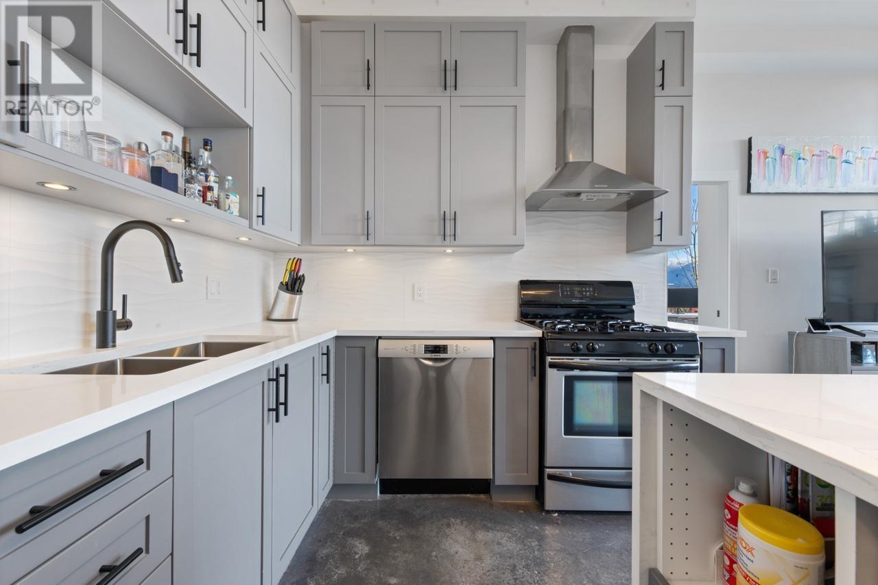 413 2635 Prince Edward Street, Vancouver, British Columbia  V5T 4V7 - Photo 2 - R2979560