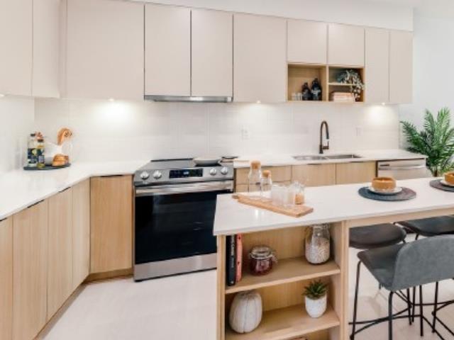 508 10466 138a Street, Surrey, British Columbia  V3T 4L3 - Photo 3 - R2979428
