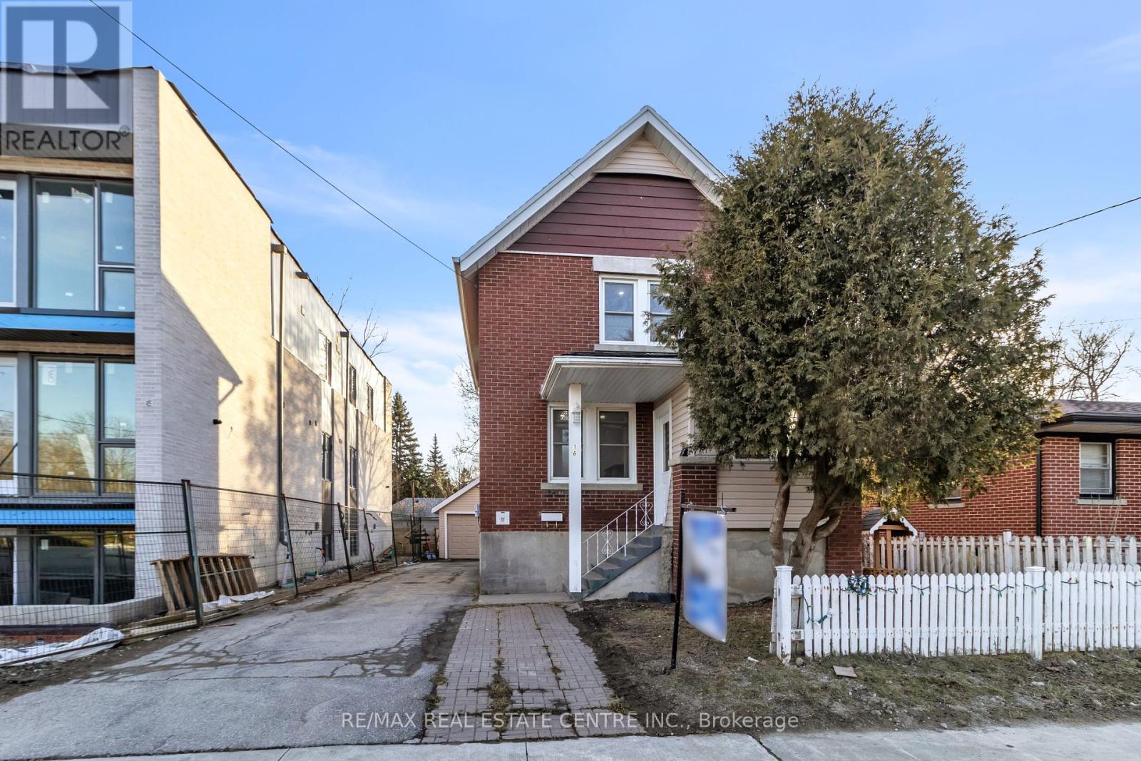 Property at 16 STEVENSON STREET N image 2