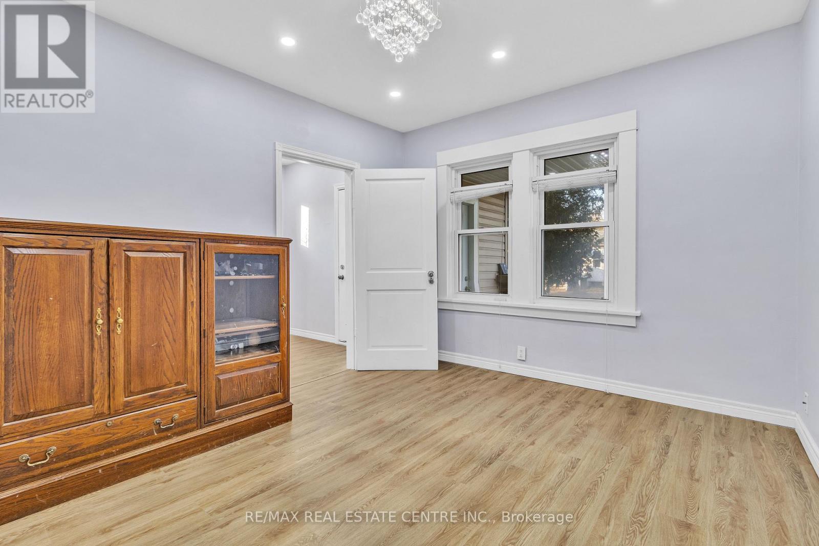 Property at 16 STEVENSON STREET N image 5