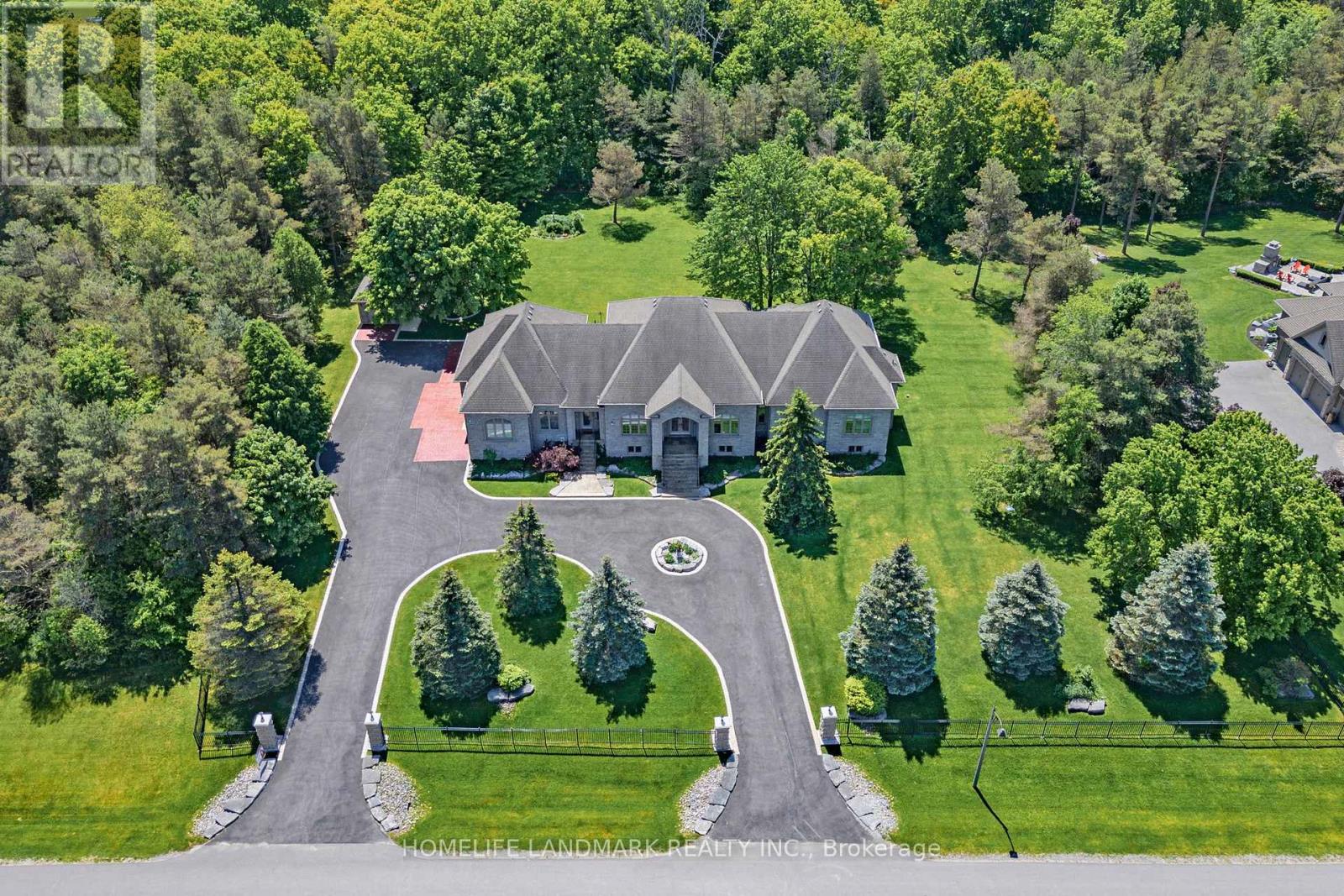 11 Cranborne Chase, Whitchurch-Stouffville, Ontario  L4A 0C6 - Photo 1 - N12031680