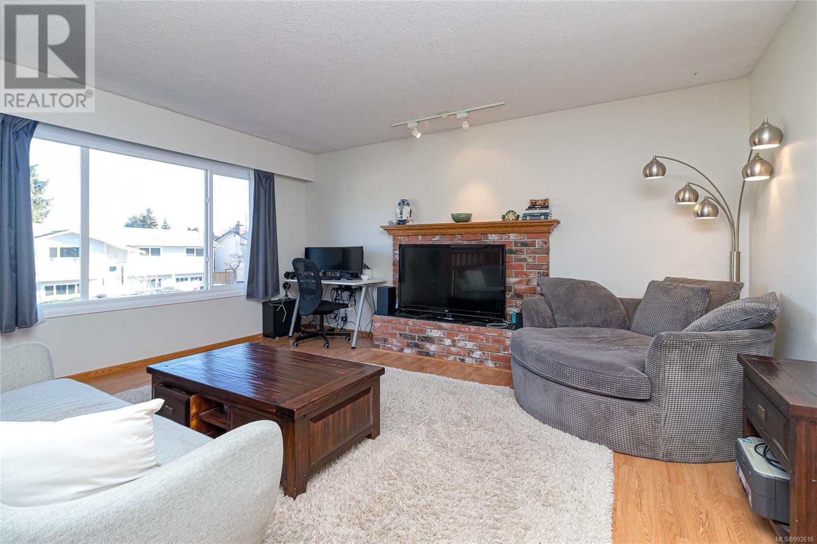 Property at 4378 Fieldmont Pl image 2