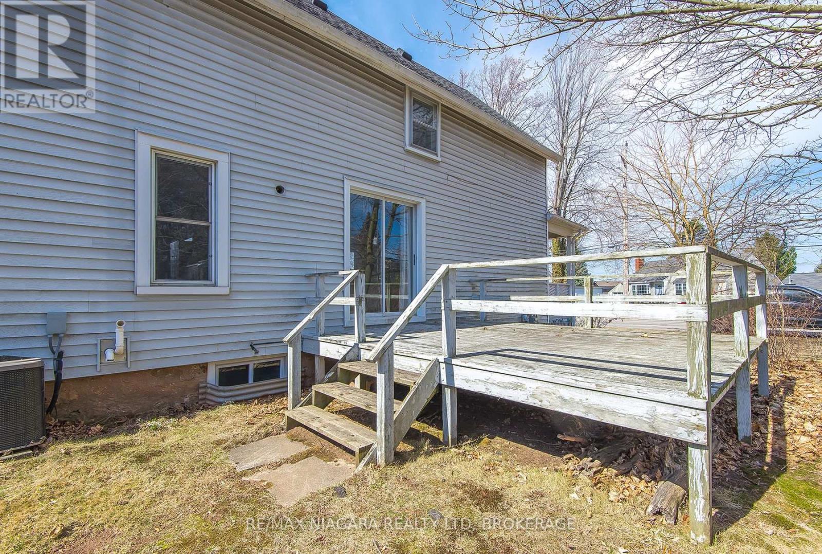 722 Canboro Road, Pelham (Fenwick), Ontario  L0S 1C0 - Photo 12 - X12031914