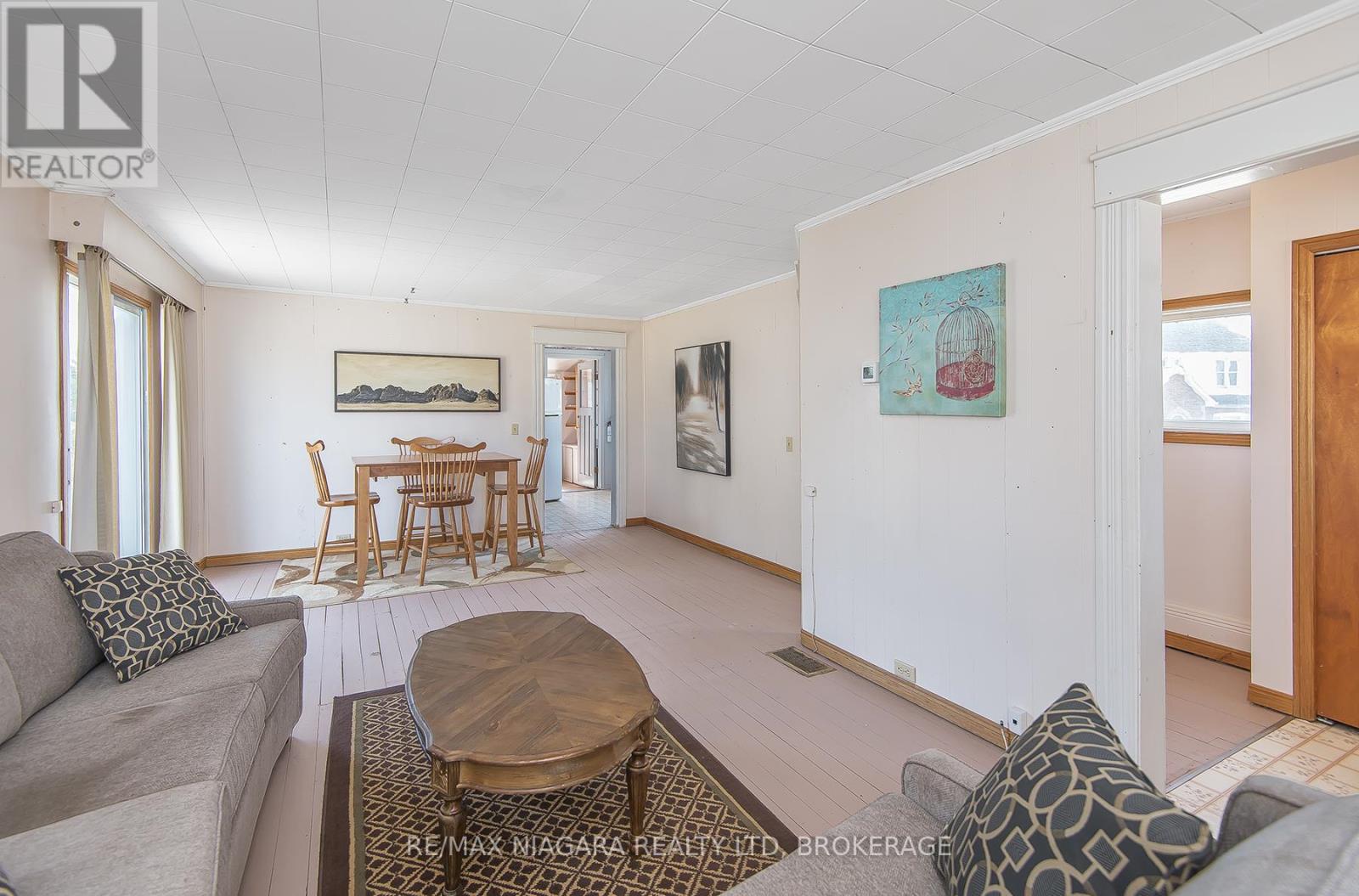 722 Canboro Road, Pelham (Fenwick), Ontario  L0S 1C0 - Photo 18 - X12031914