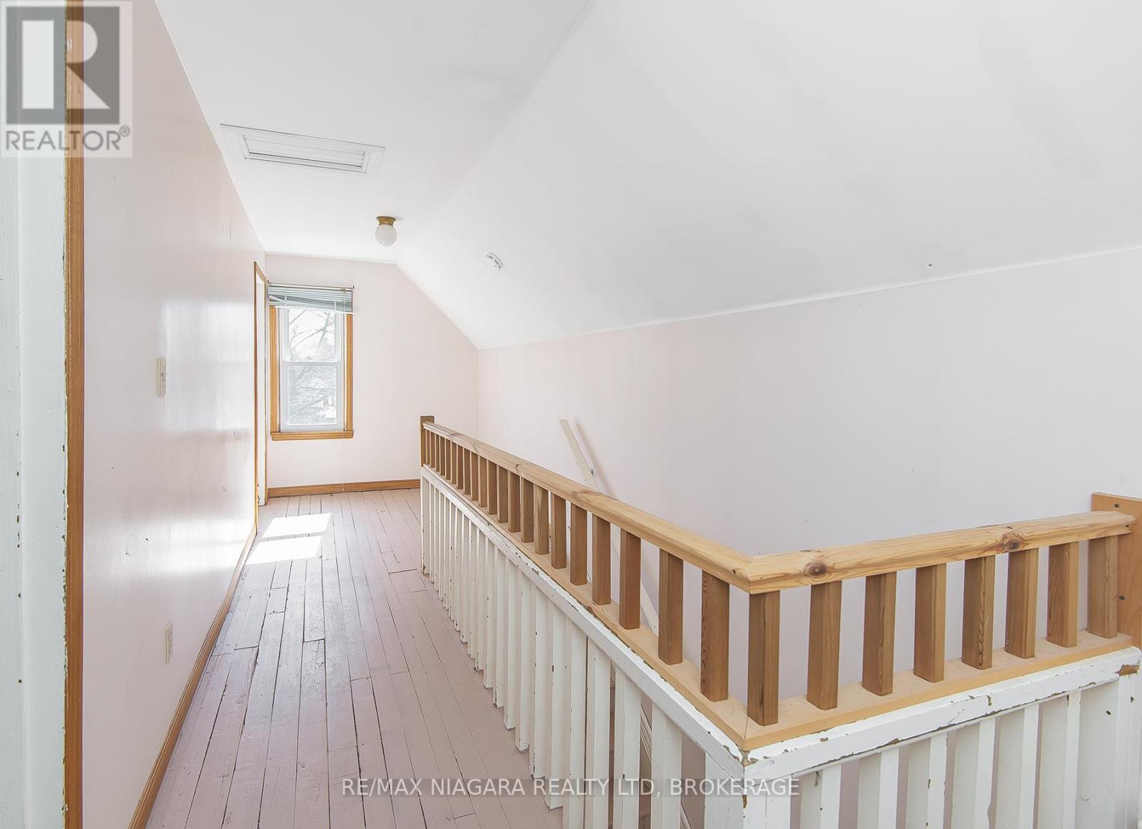 722 Canboro Road, Pelham (Fenwick), Ontario  L0S 1C0 - Photo 27 - X12031914