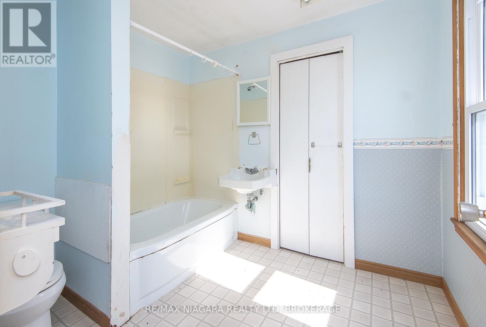 722 Canboro Road, Pelham (Fenwick), Ontario  L0S 1C0 - Photo 32 - X12031914