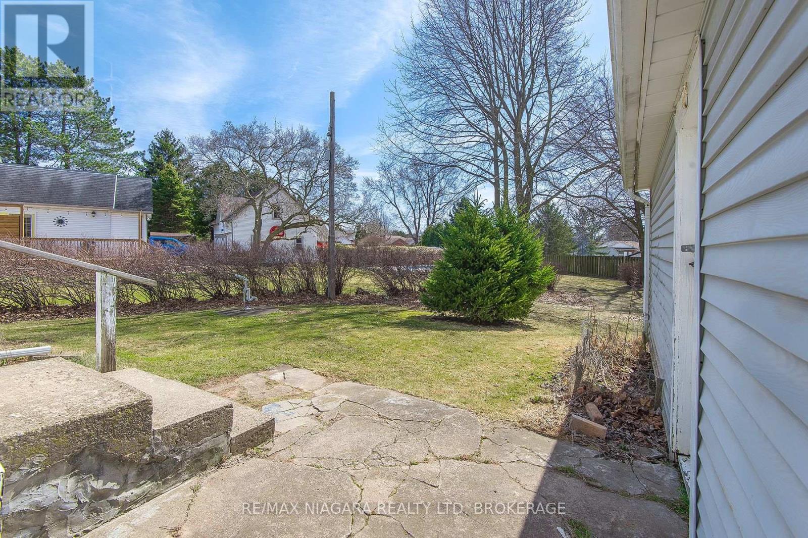 722 Canboro Road, Pelham (Fenwick), Ontario  L0S 1C0 - Photo 6 - X12031914