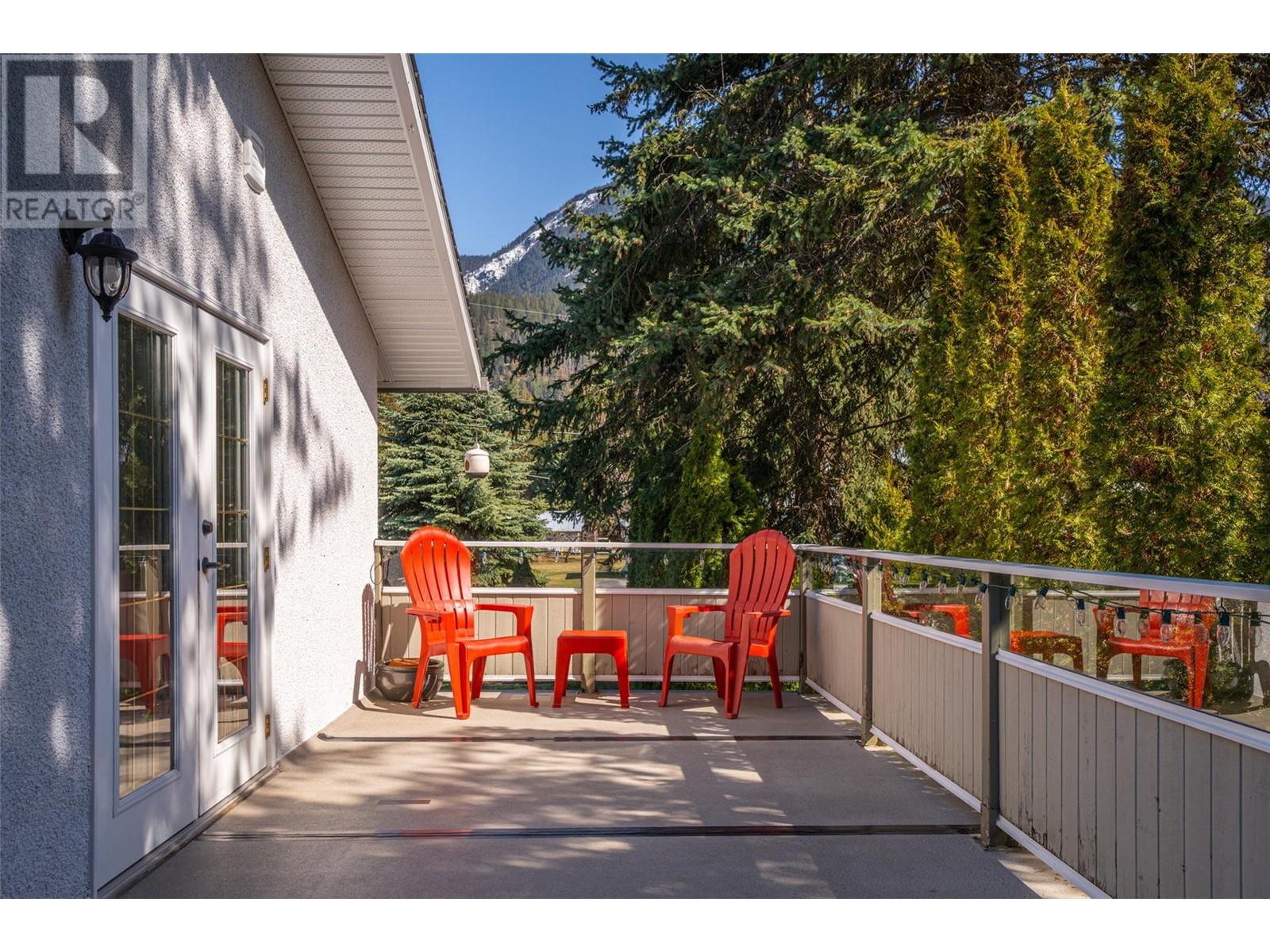 Property at 1727 Tillen Road image 4
