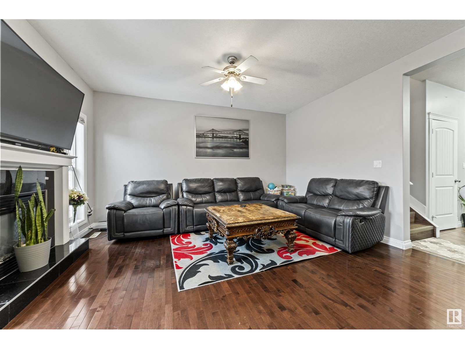 Property at 2511 29 ST NW image 5