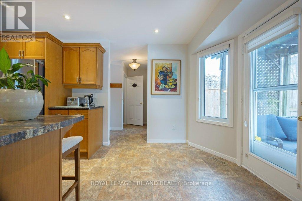 Photo 13 of 36 for 15 Timberlane Crescent