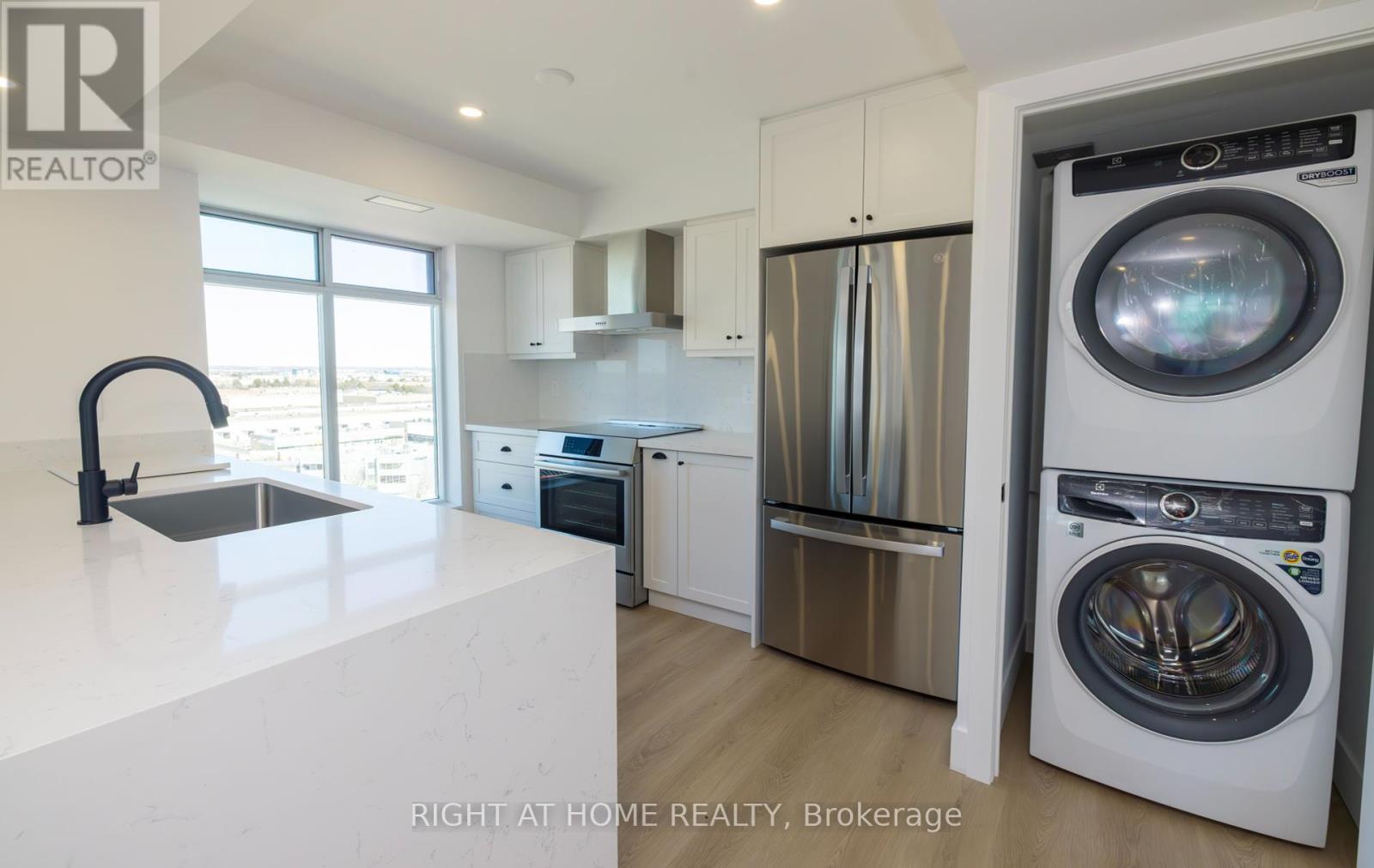 1508-1509 - 135 Pond Drive, Markham, Ontario  L3T 7V6 - Photo 7 - N12031911
