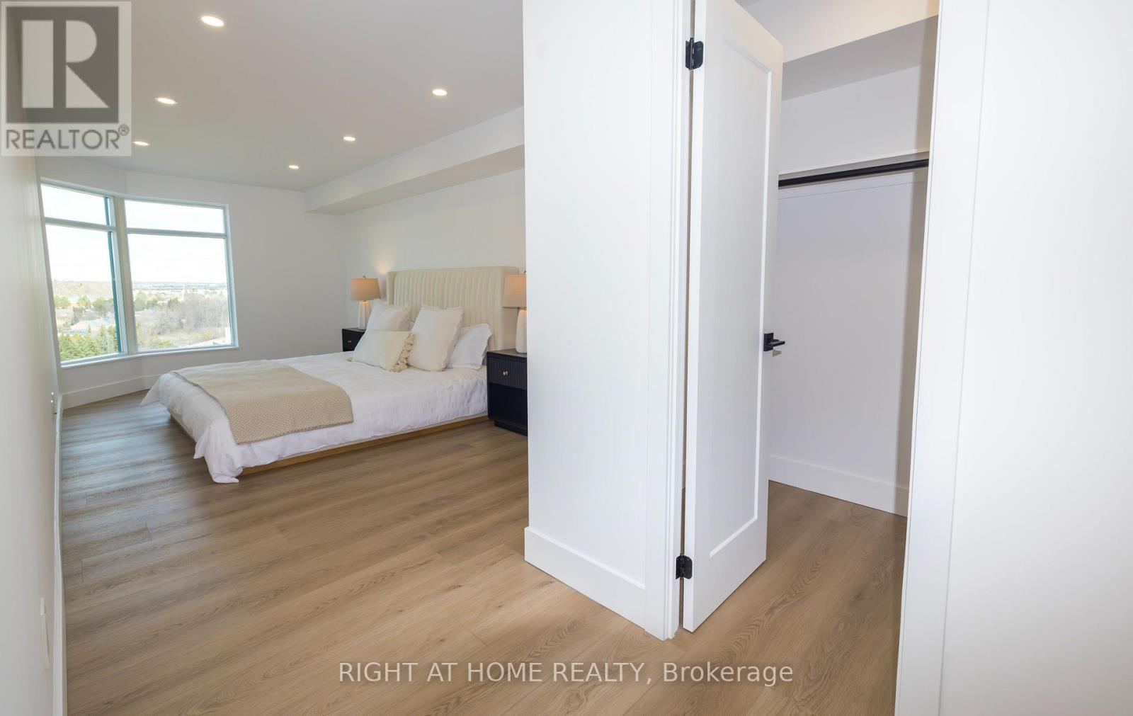 1508-1509 - 135 Pond Drive, Markham, Ontario  L3T 7V6 - Photo 9 - N12031911