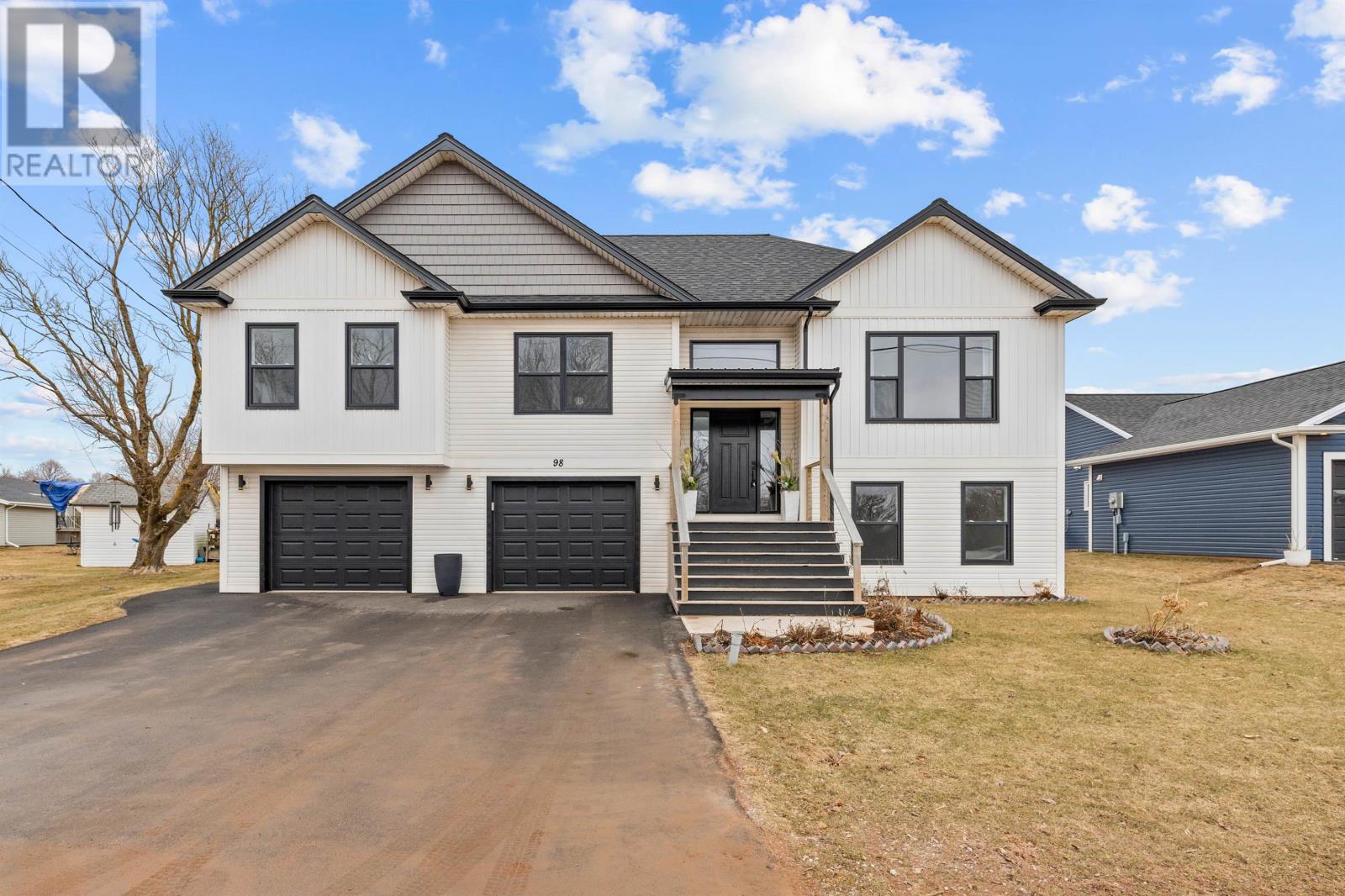 Property at 98 Kelly Heights image 1